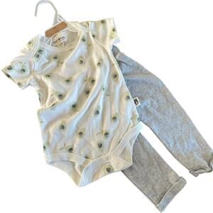 Robert and Bear Onesie and Pant set. Size 6-9 months